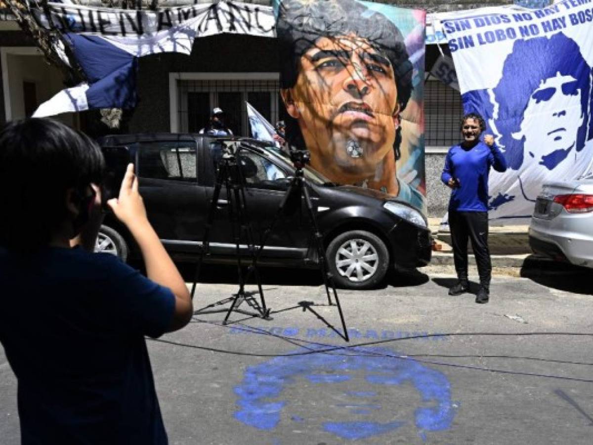 Maradona se recupera de la operación de un hematoma en la cabeza