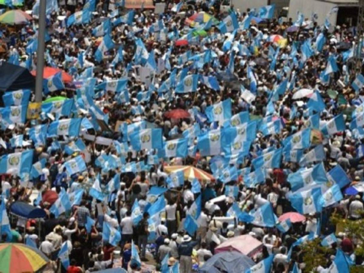 100.000 chapines tomaron las calles; Otto dice: 'No renuncio'