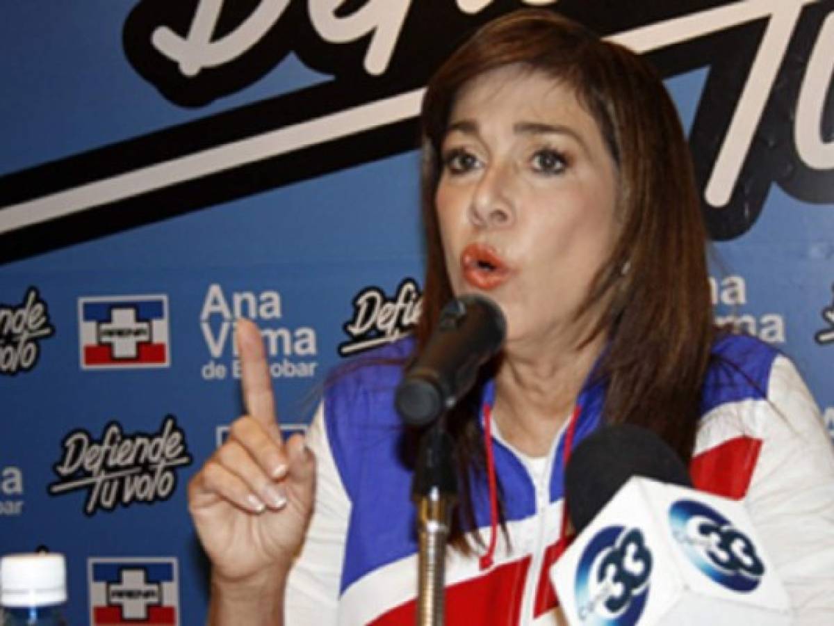 El Salvador: Ana Vilma vs. Funes