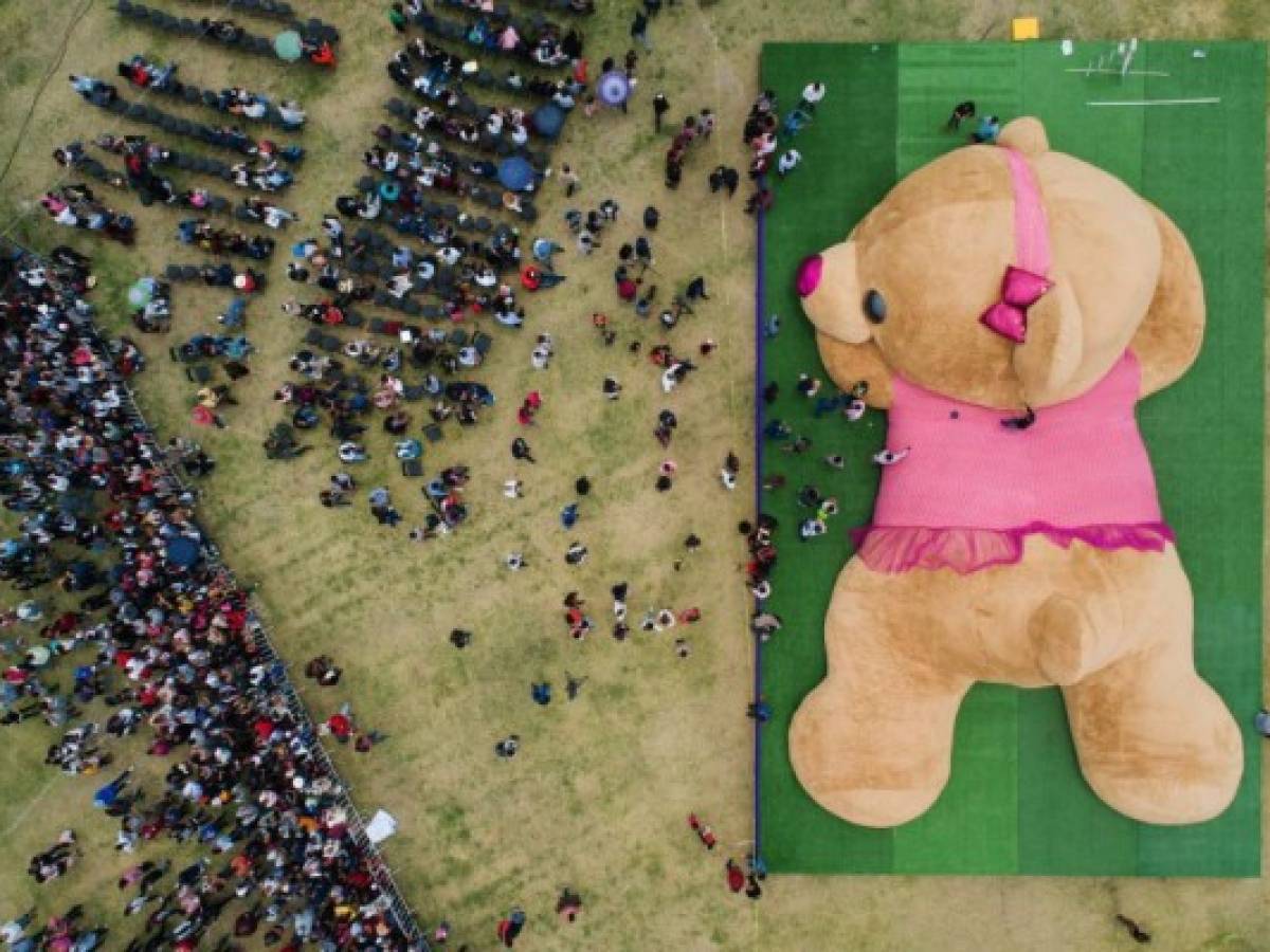 México rompe récord con el oso de peluche más grande del mundo