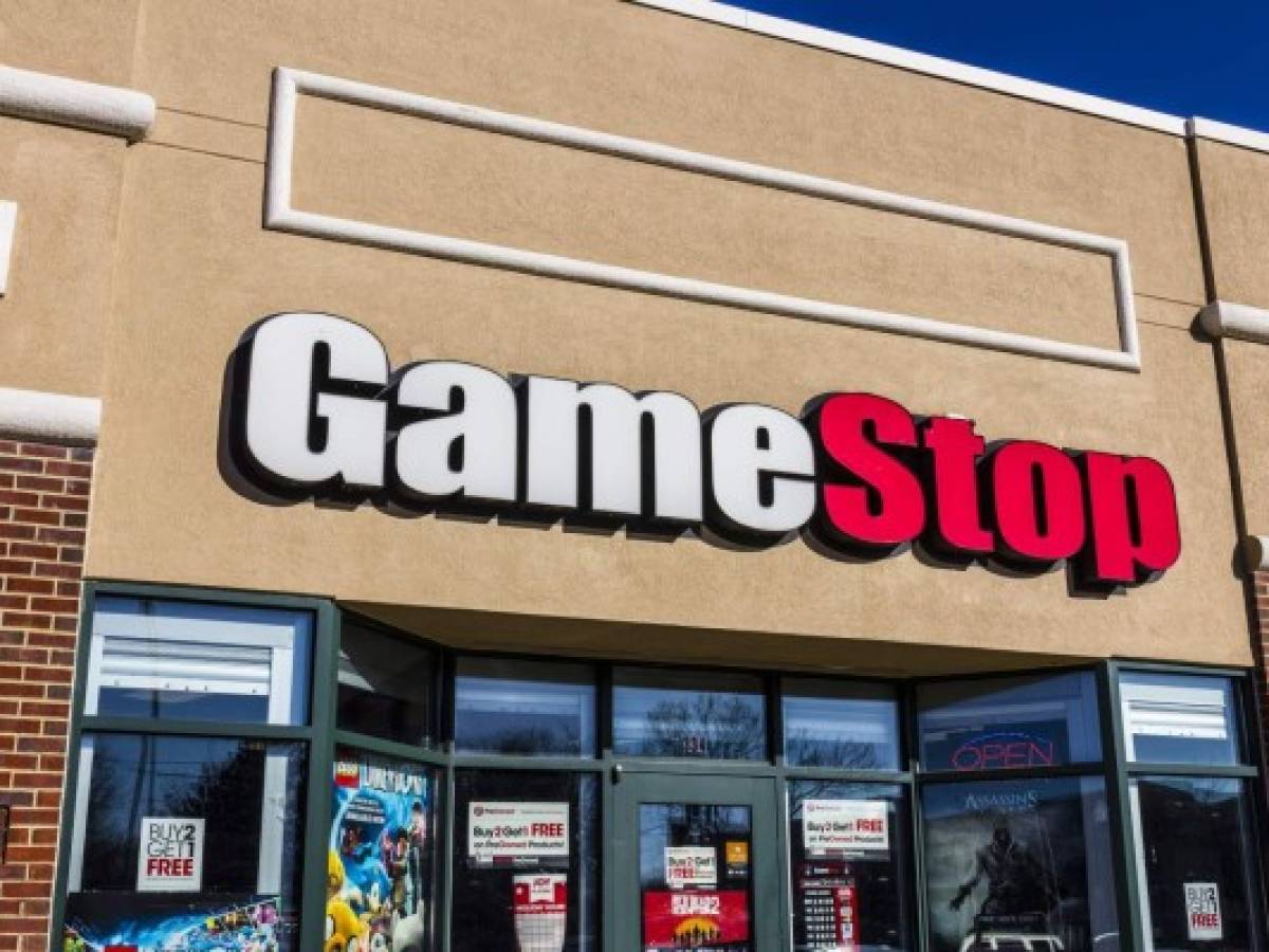 GameStop sube cerca de un 50% por nueva ola de compras impulsada por 'memes'