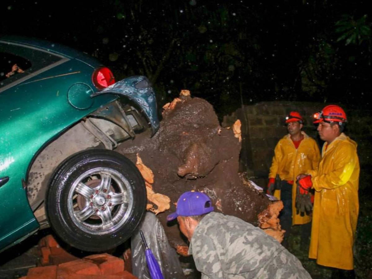 Inundaciones por Bonnie dejan daños en infraestructura en El Salvador