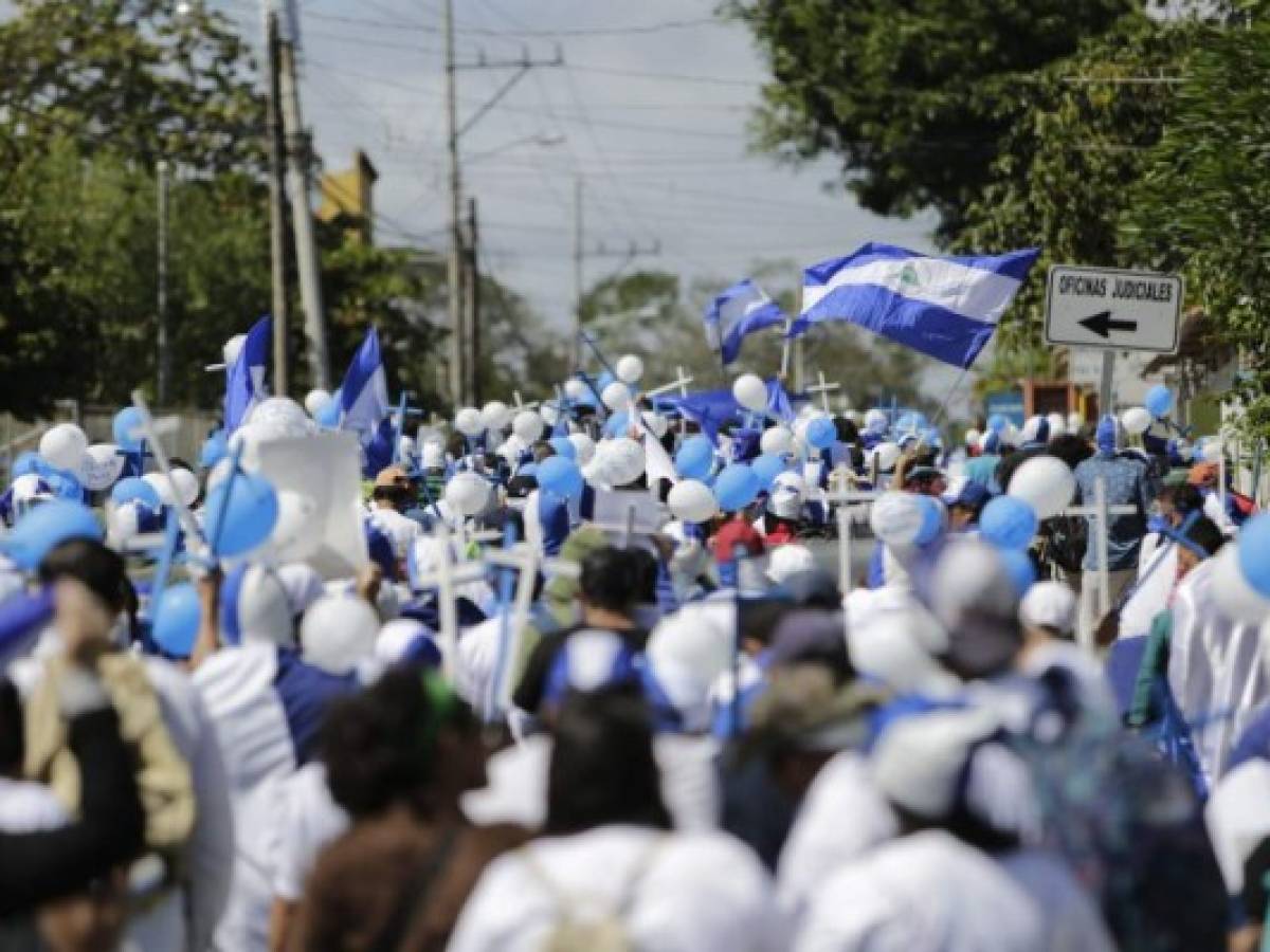 Nicaragüenses en Costa Rica protestan contra Ortega en frontera