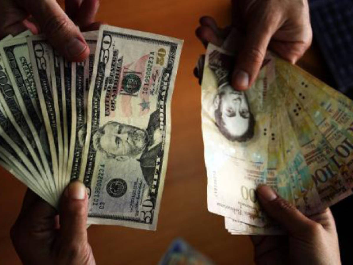 Venezuela prepara mecanismo para frenar el 'dólar negro'