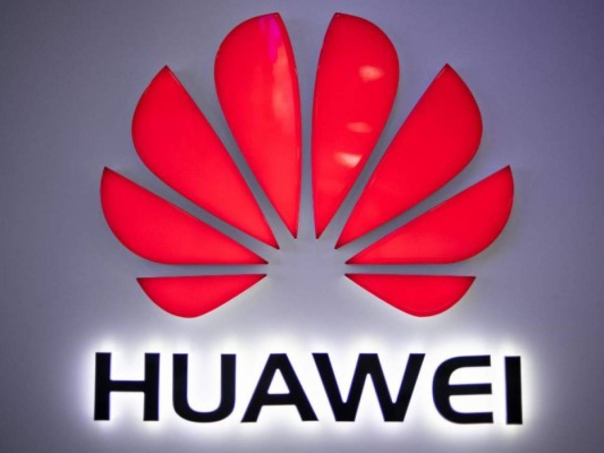 EEUU formaliza prohibición de contratos públicos con Huawei