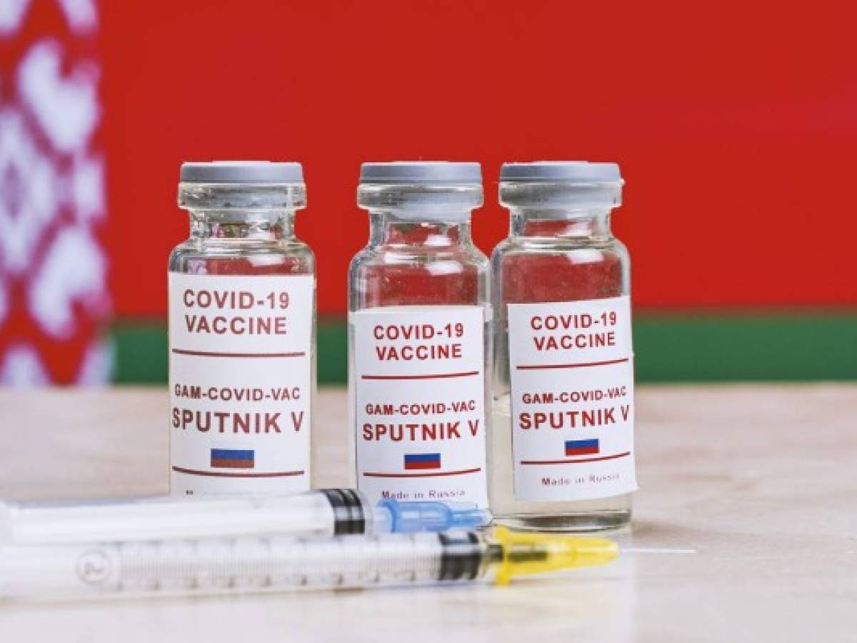 AstraZeneca quiere combinar su vacuna con la 'Sputnik V' para generar mayor inmunidad
