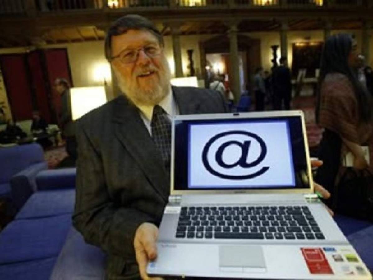 Muere el inventor del correo electrónico