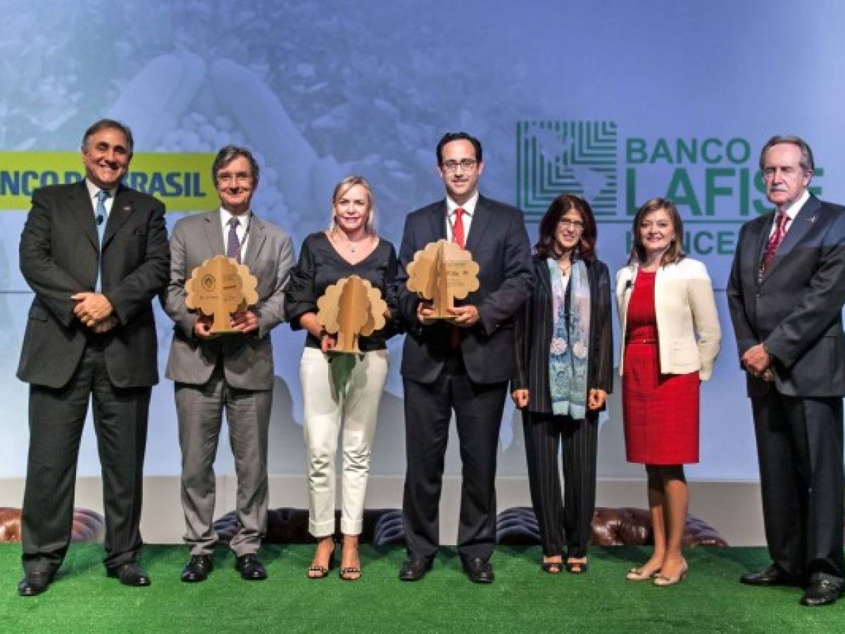 Lafise Bancentro gana premio a la excelencia