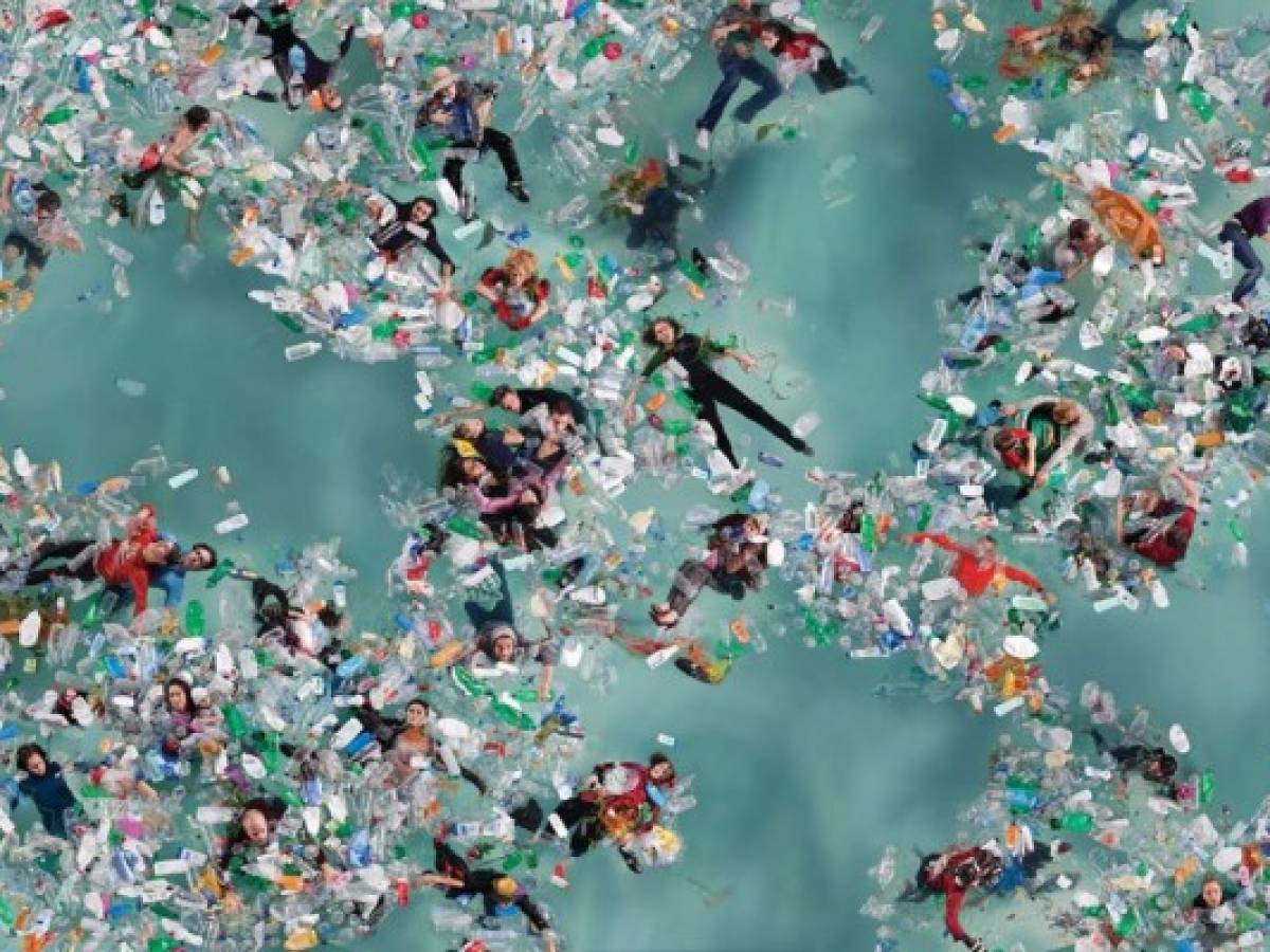 En 2050 habrá más plásticos que peces en el mar