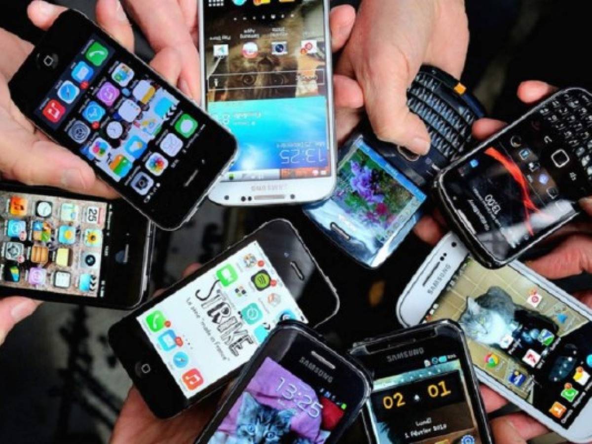 El Salvador: impuesto a telecomunicaciones impide avances