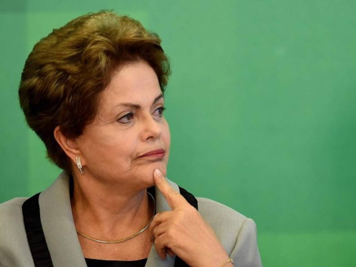 Popularidad de Dilma Rousseff se derrumba a 13%