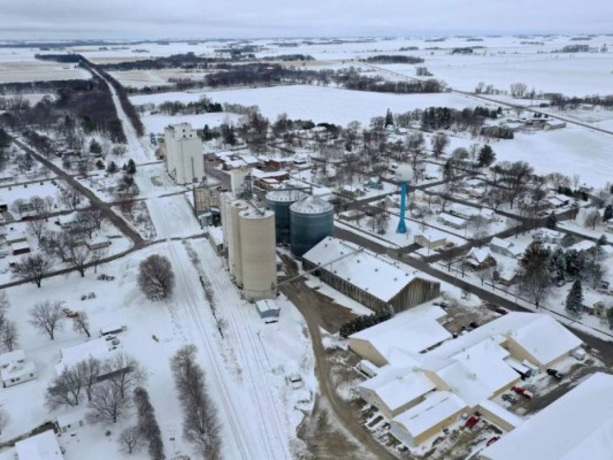 EEUU: La nieve paraliza el tráfico aéreo el Día de Acción de Gracias