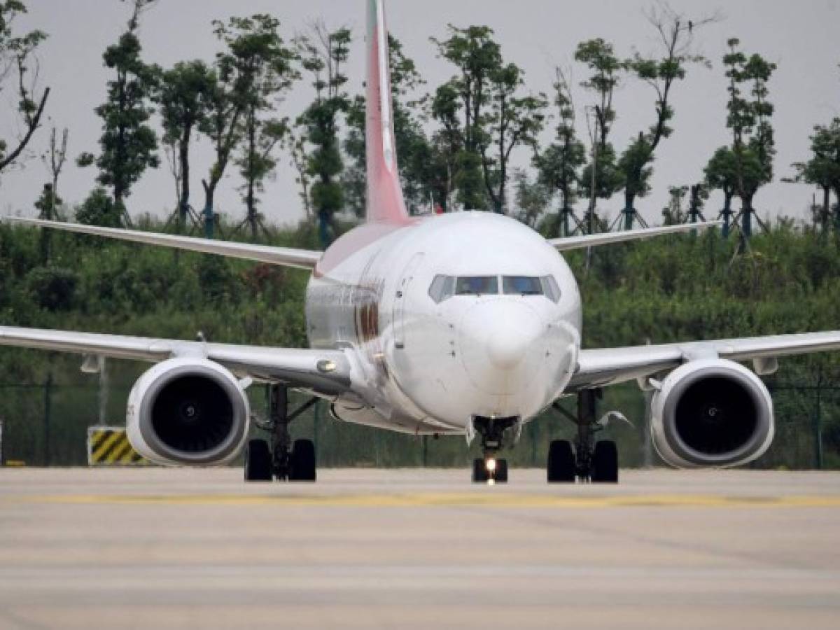 La ciudad epicentro del coronavirus recibe primer vuelo internacional