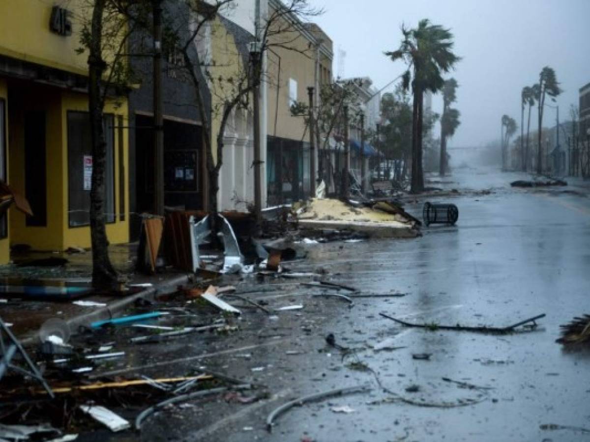 Michael se degrada a tormenta tropical tras devastar a la Florida