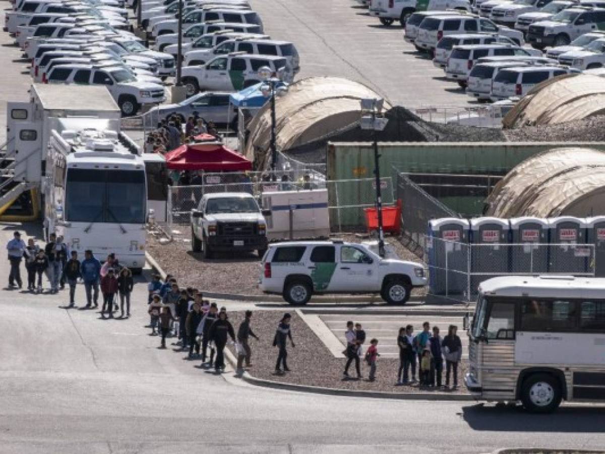 Arrestos de migrantes en frontera entre México y EEUU caen un 28% en junio