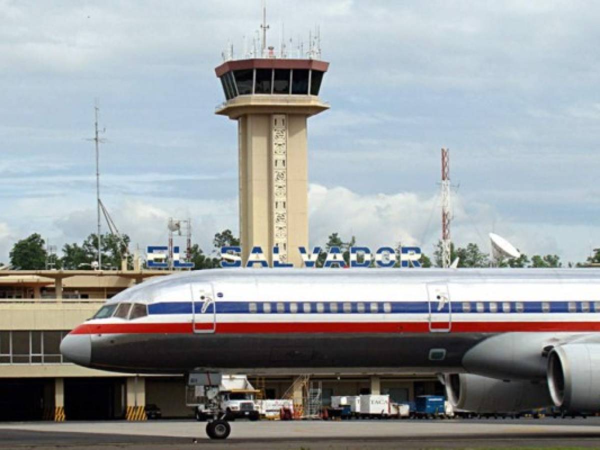 El Salvador: retraso de un año en plan para ampliar aeropuerto