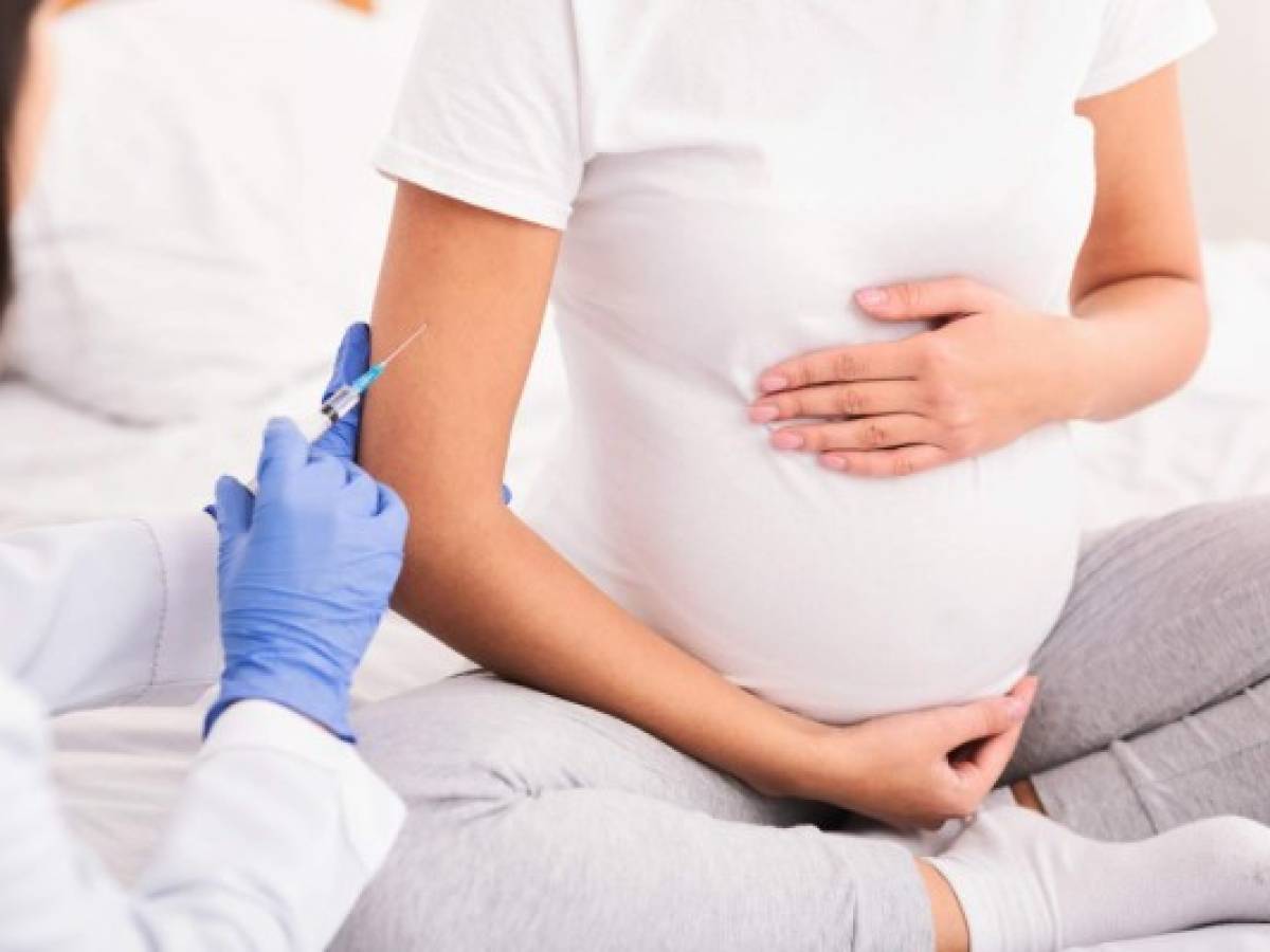Pfizer comienza estudio de su vacuna contra Covid en mujeres embarazadas