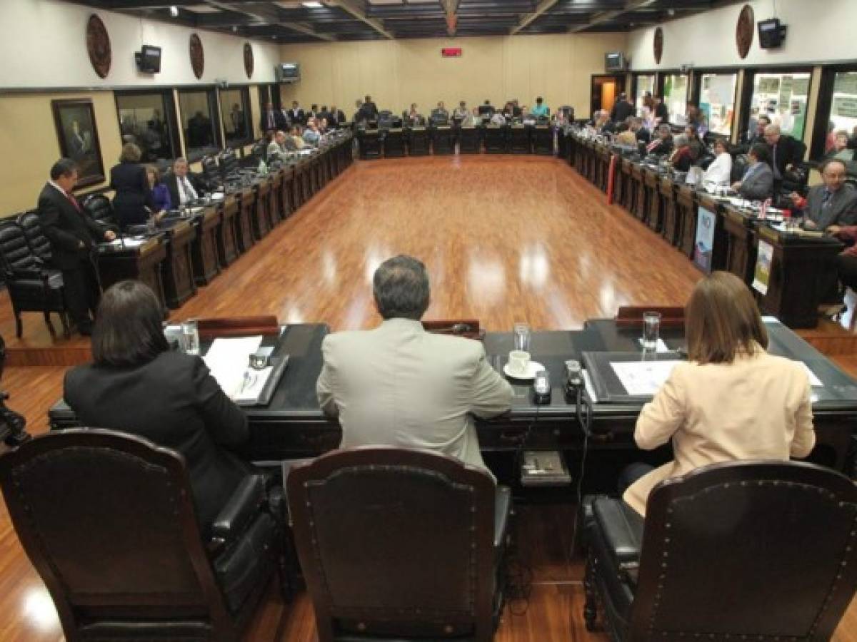 Costa Rica: oposición legislativa no apoyará reforma fiscal