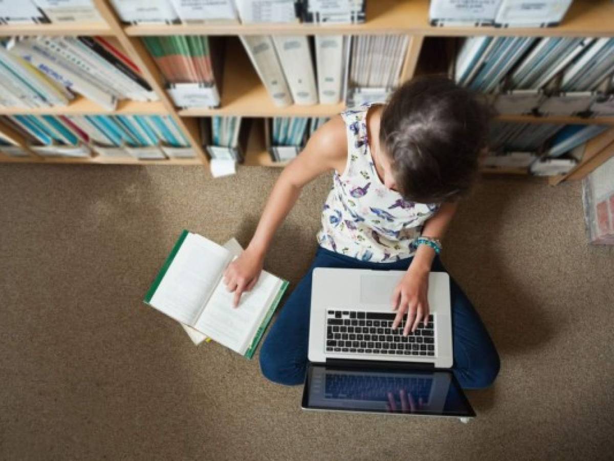 Más de 800 millones de alumnos carecen de computadora para estudiar a distancia