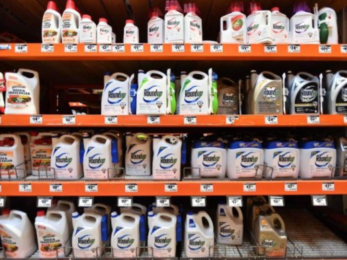 (FILES) In this file photo taken on July 9, 2018, Roundup products are seen for sale at a store in San Rafael, California. - Shares in German chemicals and pharmaceuticals giant Bayer plunged as markets opened on March 20, 2019, after a second US jury ruled that blockbuster pesticide Roundup -- made by recently-acquired Monsanto -- causes cancer. (Photo by JOSH EDELSON / AFP)
