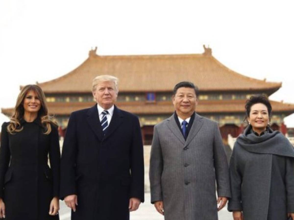 Xi recibe con pompa al presidente Trump en primer día de gira por Pekín