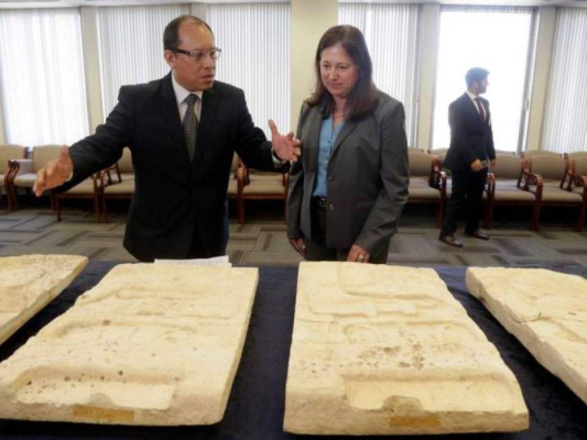 EEUU devuelve a Guatemala siete piezas mayas de más de mil años