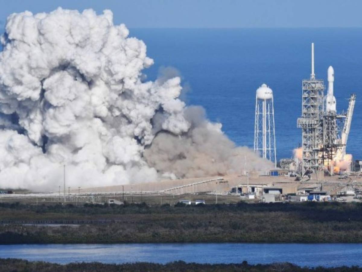¿Qué le espera a SpaceX tras el exitoso lanzamiento del Falcon Heavy?
