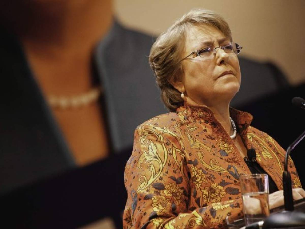 Abrupta caída de popularidad de Bachelet