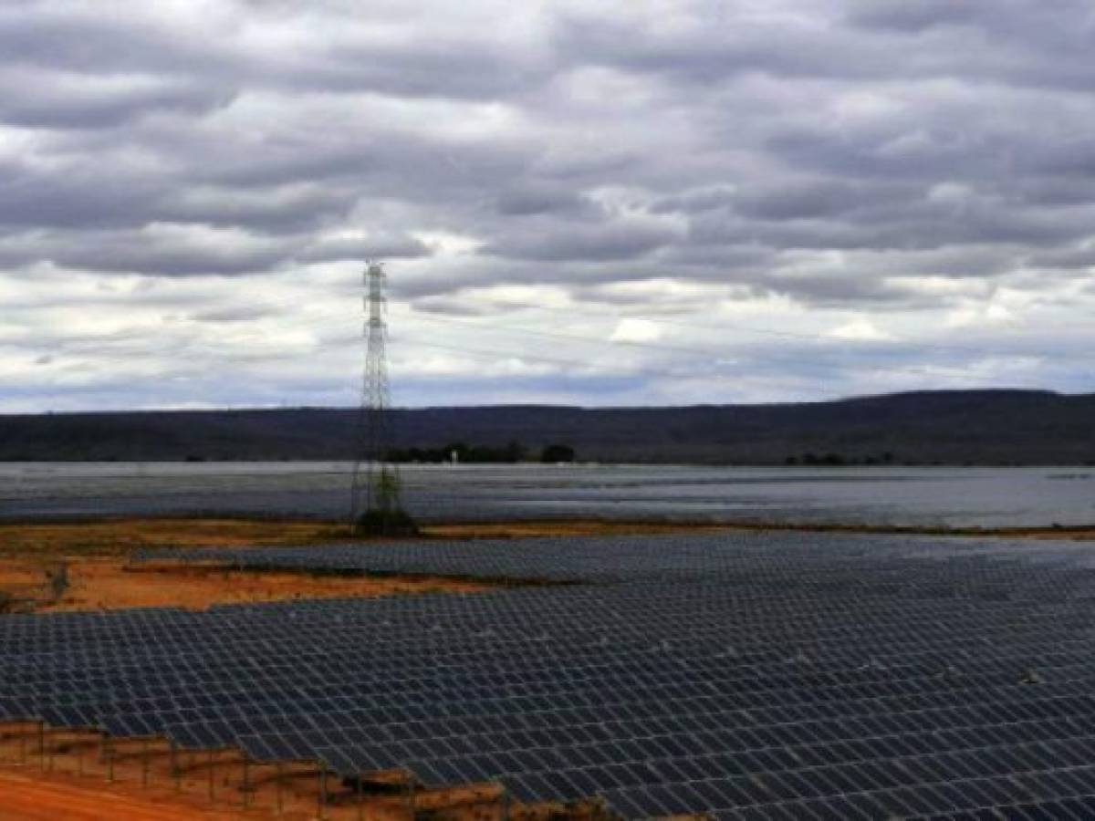 A view of solar panels in Pirapora, Minas Gerais state, Brazil, the largest photovoltaic plant in Latin America, on November 9, 2017. The 800-hectare solar farm is in the middle of a plain 350 km north of Belo Horizonte and holds over one million solar panels in a field the size of 1,200 football pitches. By the end of the first half of 2018, the complex will have a capacity of 400 MV, which could provide power to 420,000 homes for a year. / AFP PHOTO / CARL DE SOUZA