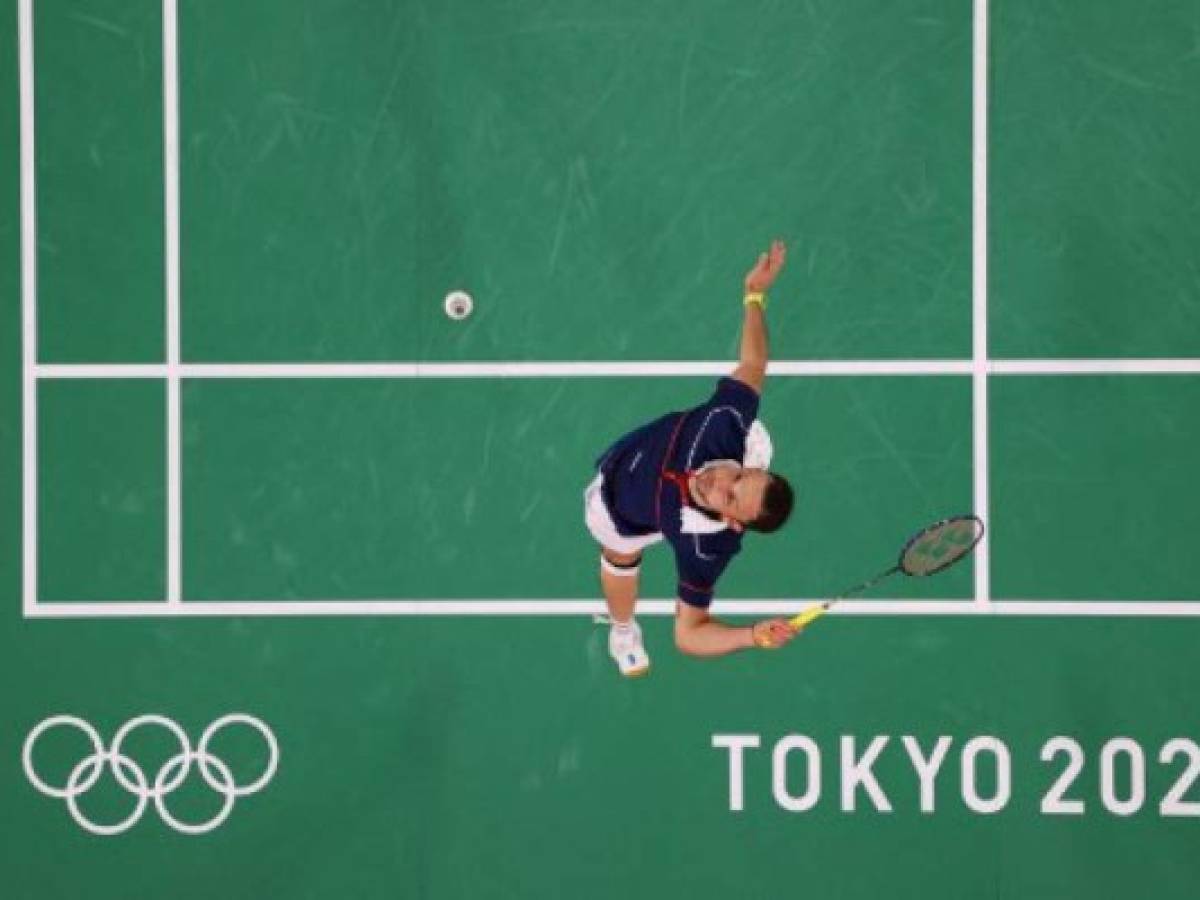 Guatemala's Kevin Cordon hits a shot to Hong Kong's Angus Ng Ka Long in their men's singles badminton group stage match during the Tokyo 2020 Olympic Games at the Musashino Forest Sports Plaza in Tokyo on July 28, 2021. (Photo by LINTAO ZHANG / POOL / AFP)