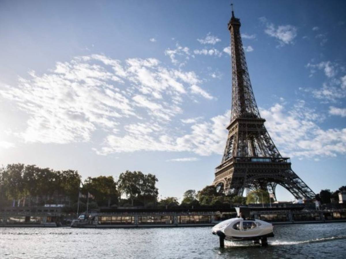 París prueba taxis acuáticos 'voladores' en el río Sena
