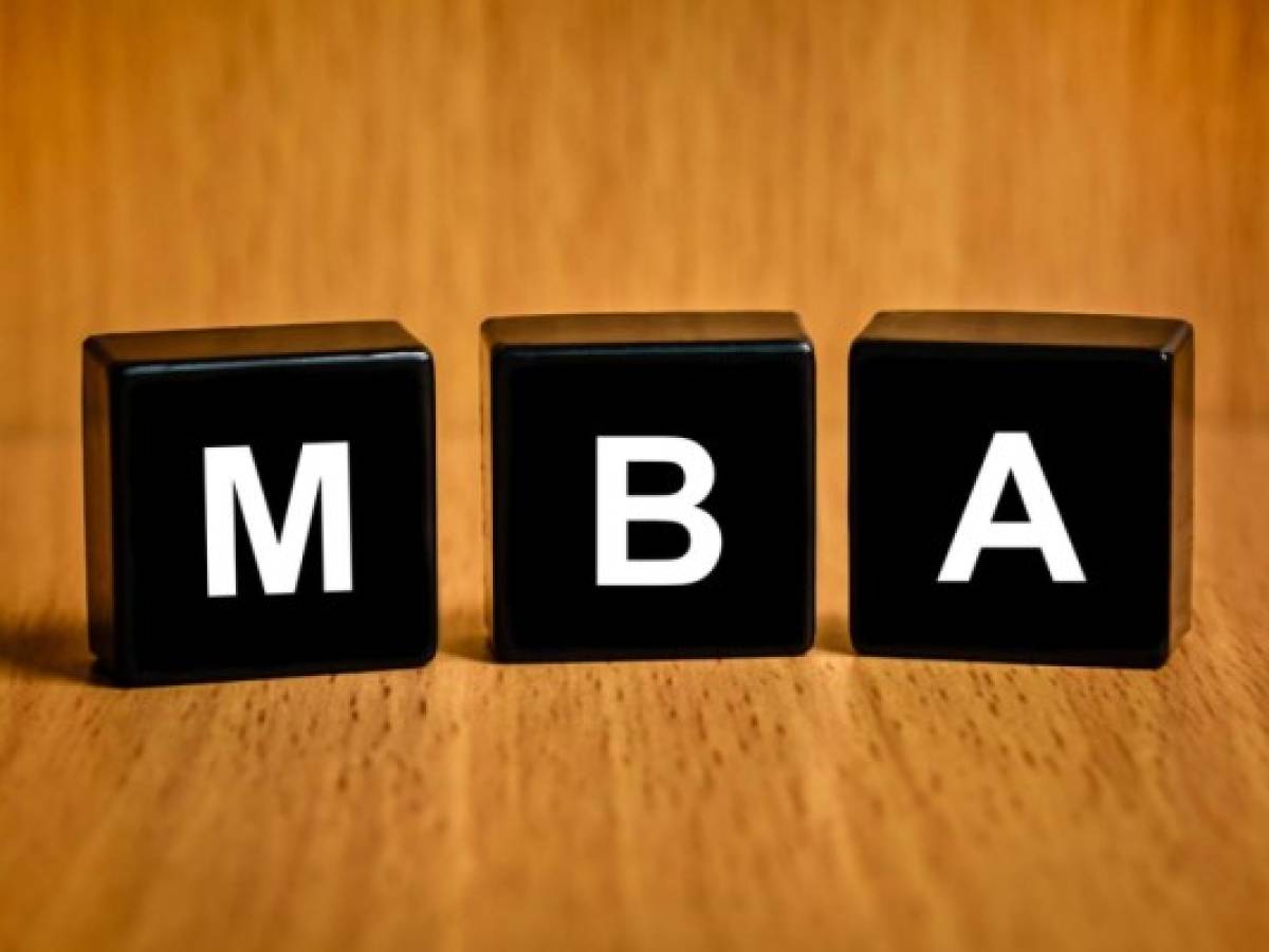 Structuralia y OEA lanzan becas para MBA especializados
