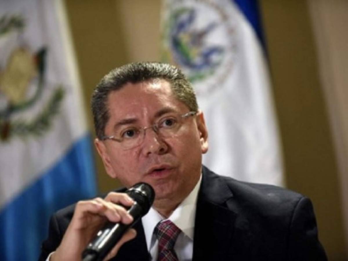 Fiscal general de El Salvador denuncia amenazas a muerte