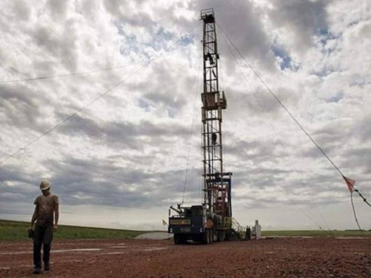 Fuerte subida del petróleo: US$3,10 en NY, a US$56,39 el barril