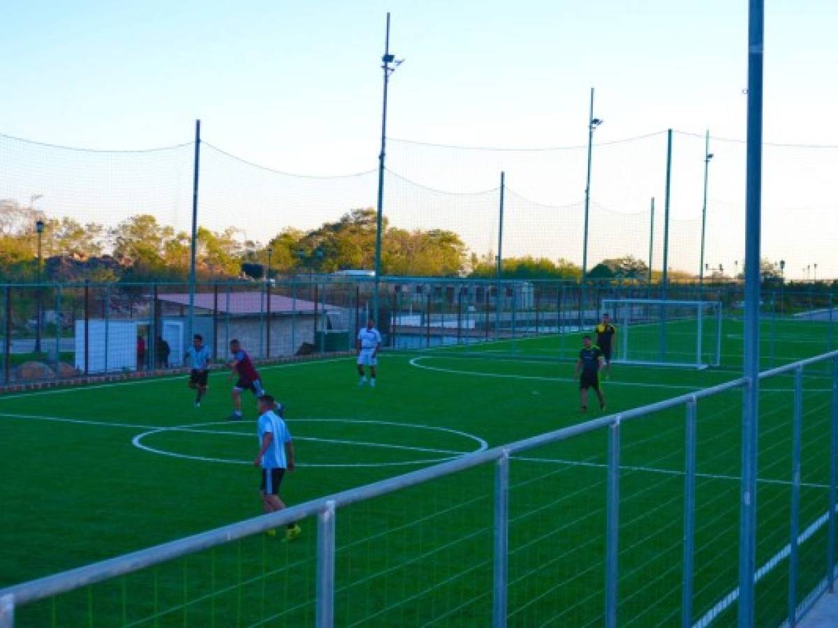 Vía del Corso estrena canchas de fútbol