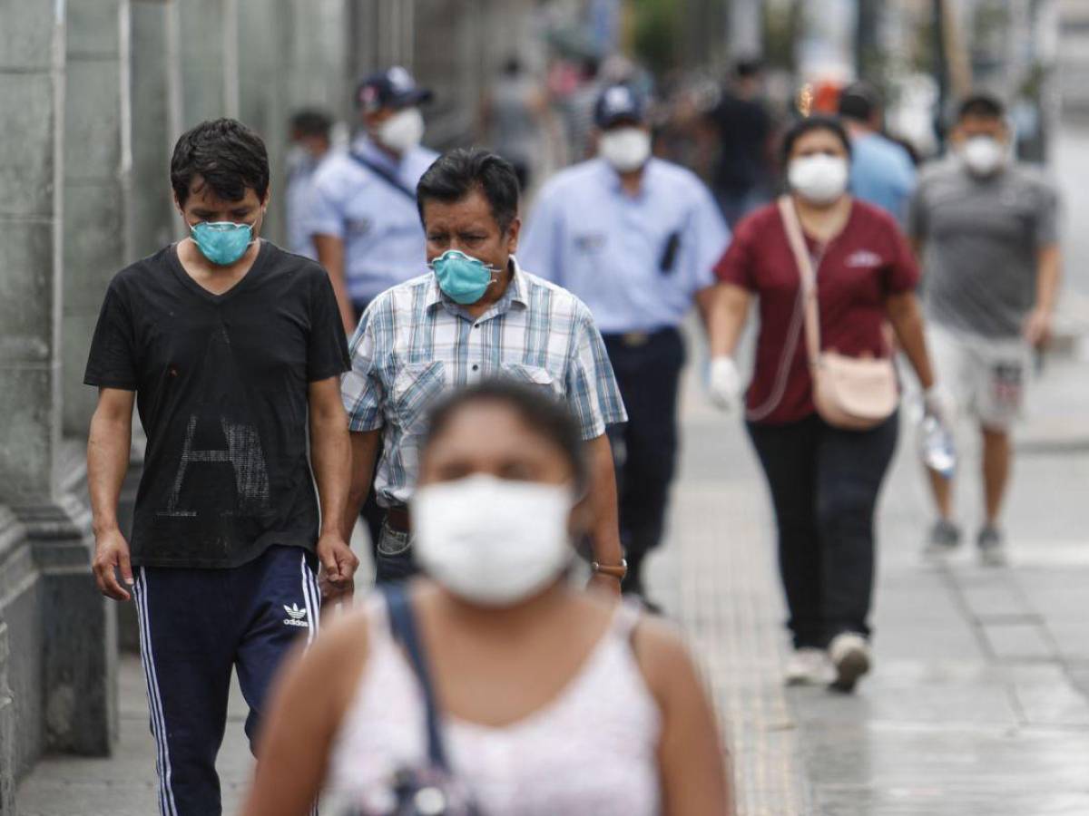 Guatemala y Panamá reactivan uso de mascarilla para frenar contagios de COVID-19