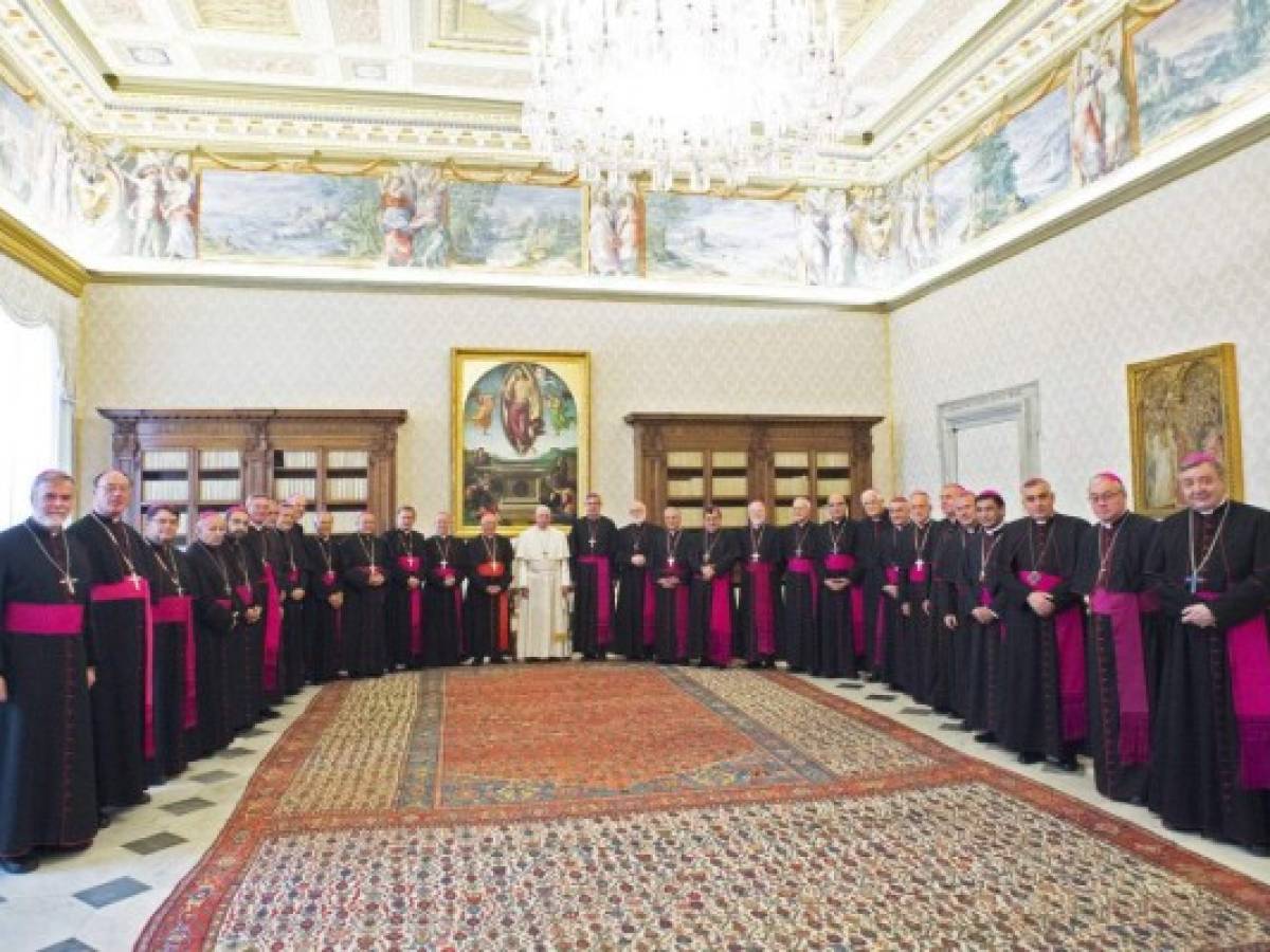 Dimiten todos los obispos chilenos tras escándalos por abusos sexuales