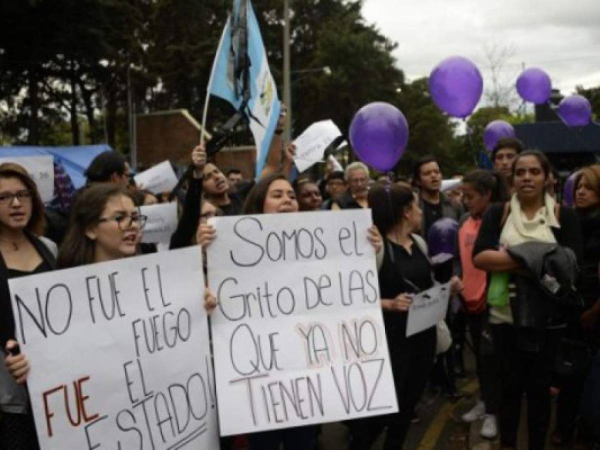 Guatemalan University students protest demanding justice for the girls killed in a fire at a state-run shelter, at the University of San Carlos in Guatemala City, on March 15, 2017. UN's children and human rights agencies urged Guatemala to make a profound reform in children's care system, after Virgen de la Asuncion tragedy. / AFP PHOTO / JOHAN ORDONEZ