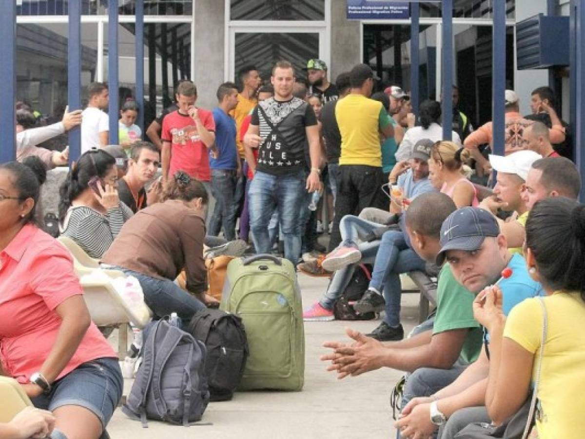 Más de 1.000 migrantes entran por la fuerza a Costa Rica