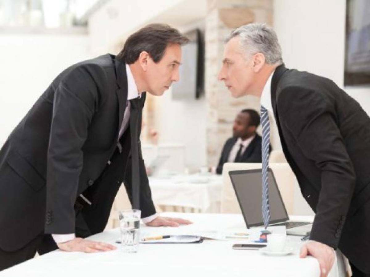 10 reglas de etiqueta de LinkedIn en la oficina