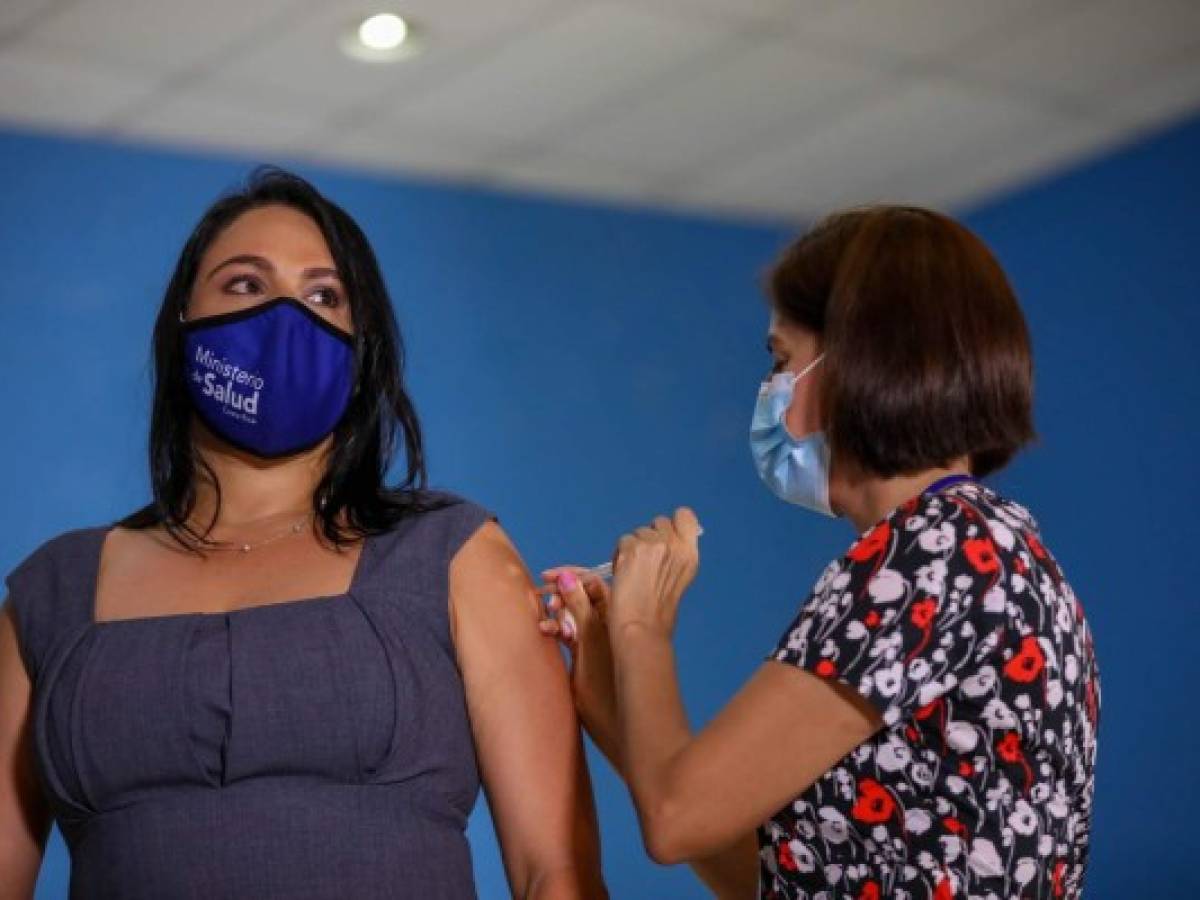 Costa Rica busca acelerar ritmo de vacunación con dosis de AstraZeneca