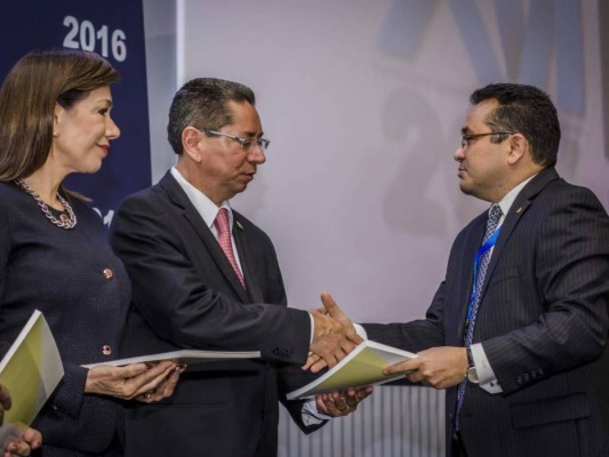 El Salvador: urge concertar para crecer