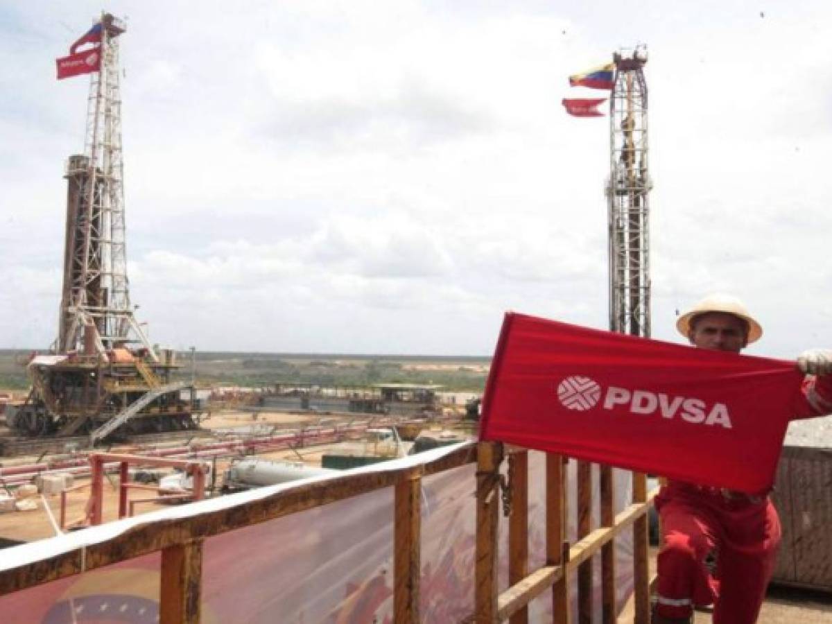 Justicia de Venezuela avala pedir extradición de exfiscal y expresidente de PDVSA