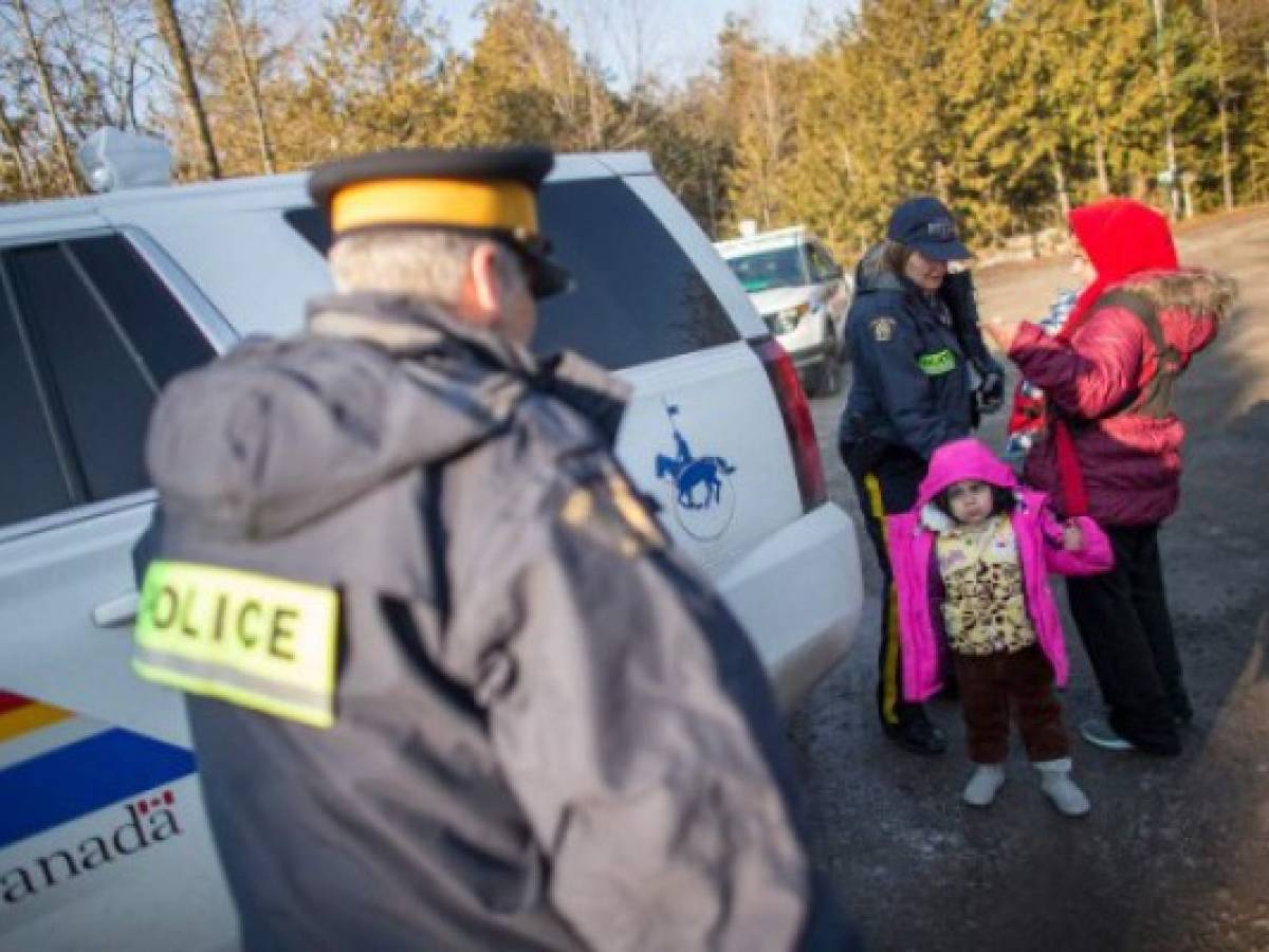 Crece la ola de migrantes en EEUU que huyen hacia Canadá