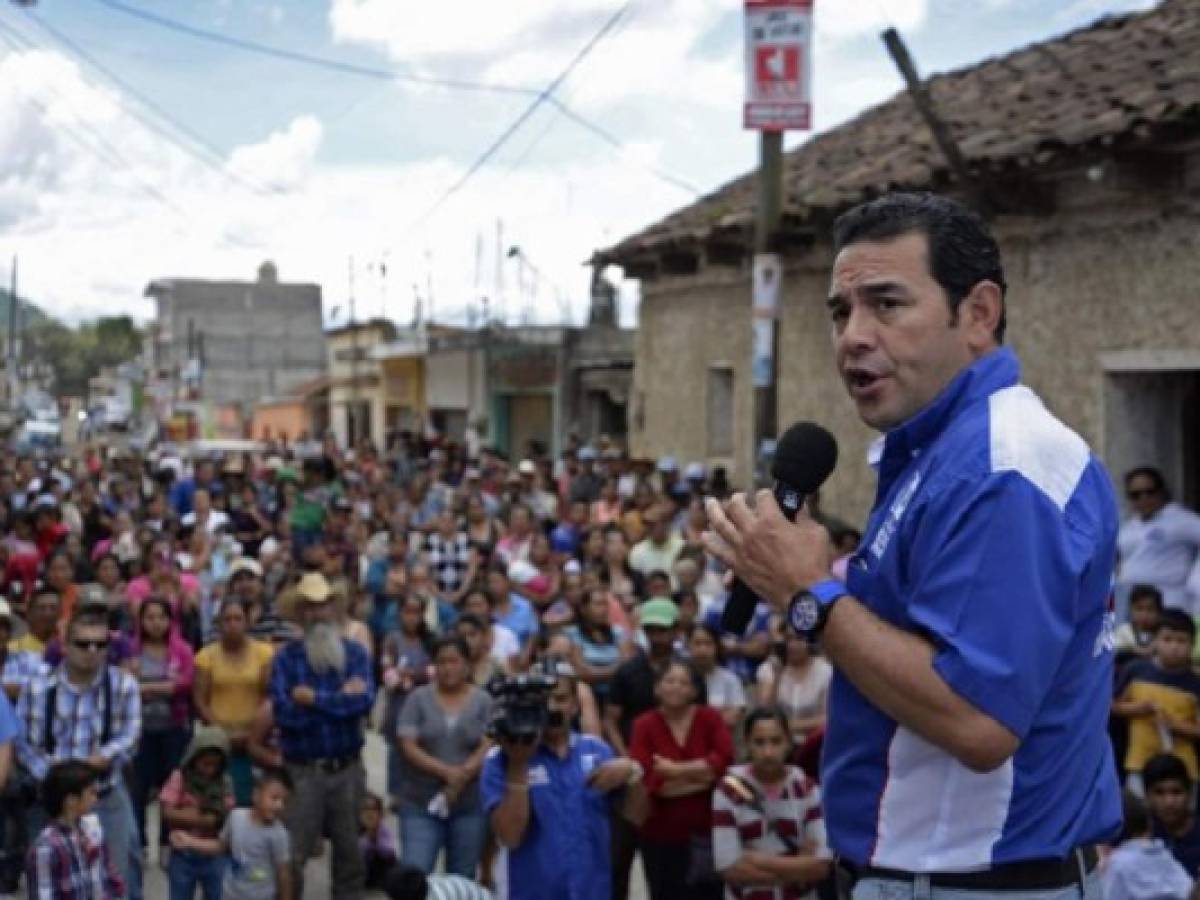 Jimmy Morales adelanta a Baldizón en encuestas en Guatemala