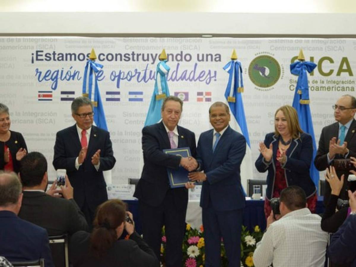 Seis puestos fronterizos de El Salvador formarán junto con Honduras y Guatemala un territorio aduanero único