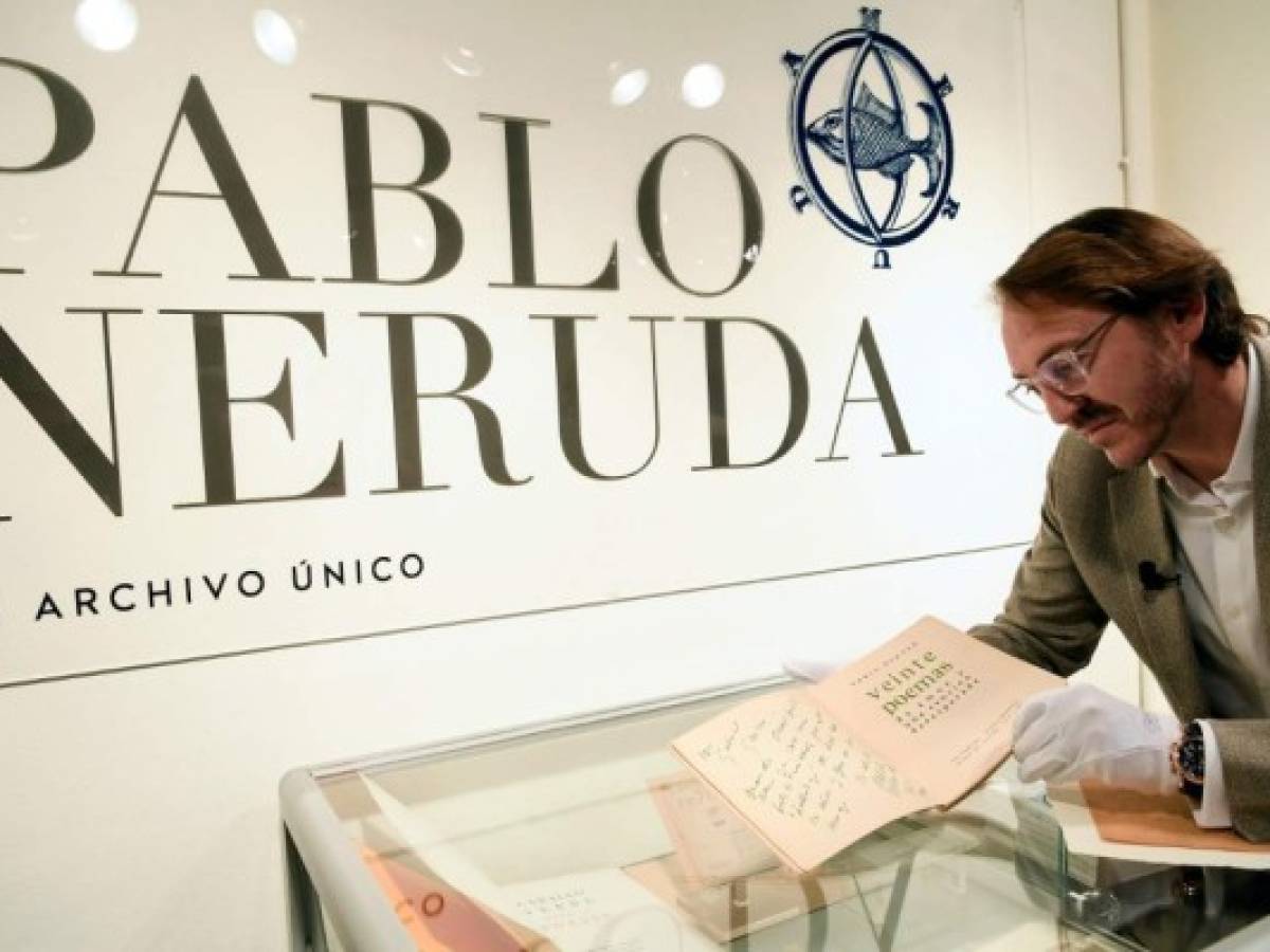 Archivo de Pablo Neruda se subastará en una semana en España