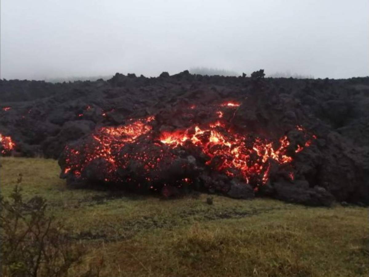 Guatemala: Realizan sobrevuelos para establecer el avance del flujo de lava del volcán de Pacaya