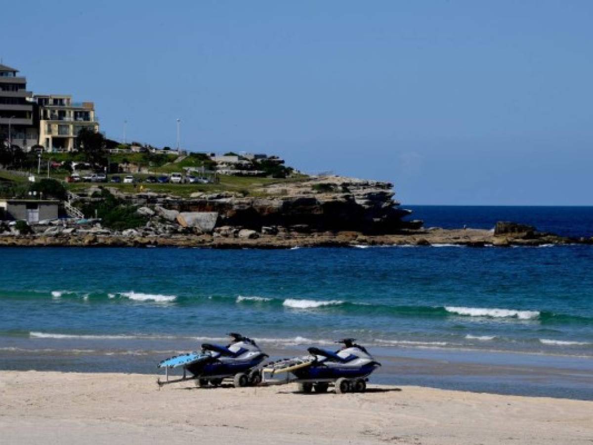 La célebre playa de surf Bondi Beach reabre ante caída de casos en Australia