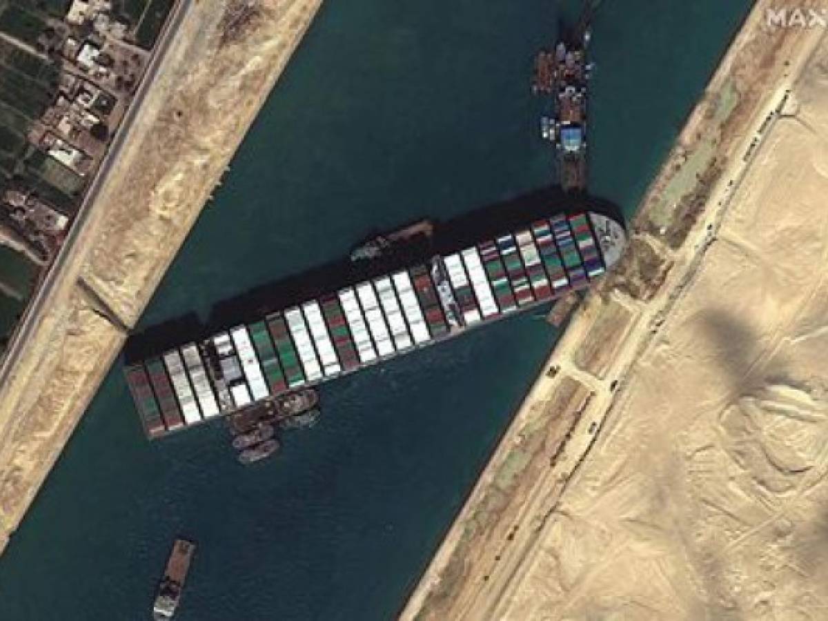 Egipto reduce sus exigencias de compensación por bloqueo de Canal de Suez